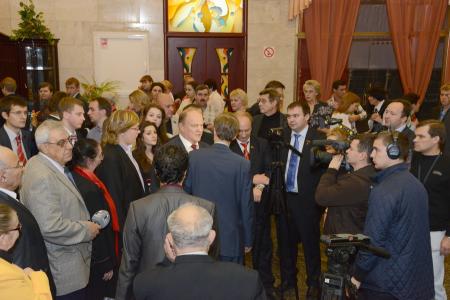 Московские коммунисты и комсомольцы провели торжественный вечер в Москве в честь 95-й годовщины создания ВЛКСМ