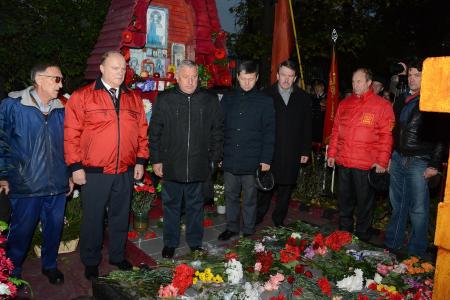 "Эхо Москвы". Г.А.Зюганов на митинге памяти павших 20 лет назад защитников Дома Советов: "Нам как никогда требуется единство русских"