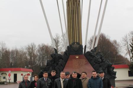Делегации коммунистов поклонились В.И. Ленину в Пскове и А.С. Пушкину в Пушкинских горах