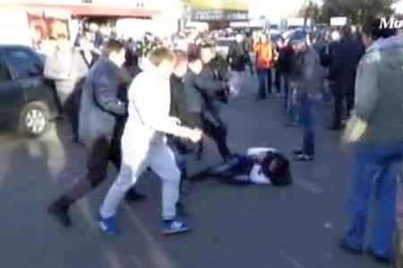 Очередные массовые волнения в Москве в связи с бездействием полиции и властей, бесчинствами мигрантов. Толпа в Бирюлеве разгромила торговый центр и прорвалась на овощебазу