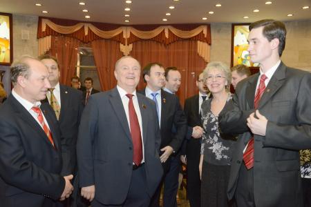 Московские коммунисты и комсомольцы провели торжественный вечер в Москве в честь 95-й годовщины создания ВЛКСМ