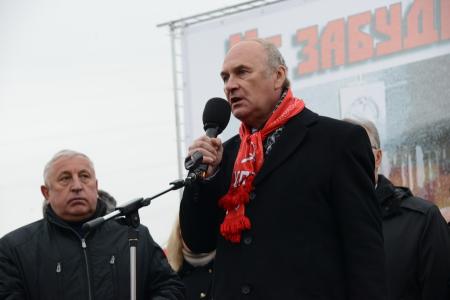 "Эхо Москвы". Г.А.Зюганов на митинге памяти павших 20 лет назад защитников Дома Советов: "Нам как никогда требуется единство русских"