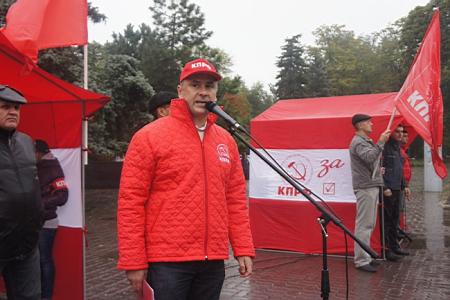В Ростове прошел митинг, посвященный памяти защитников Дома Советов
