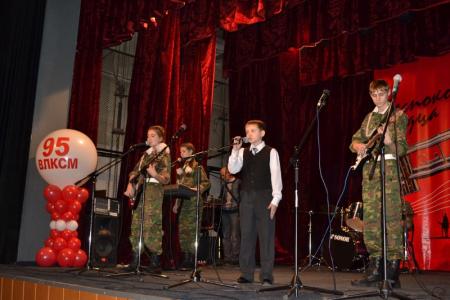 В Новосибирске прошел конкурс-фестиваль комсомольской песни «Беспокойные сердца»