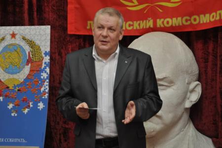 «Красным по белому». Ленинградские коммунисты проводят выставку политического плаката