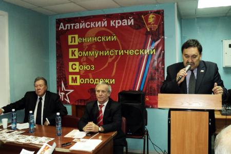 Барнаул. Даешь обновленный социализм к столетию Ленинского комсомола!