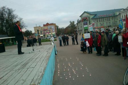 4 октября в г. Шуе Ивановской области прошел митинг памяти, посвященный 20-летию расстрела Верховного Совета