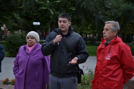 Не забудем, не простим! Митинг в Астрахани, посвященный 20-летию трагических событий октября 1993 года
