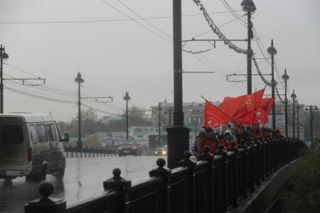 Омск. Комсомольцы провели марш «Антикапитализм-2013»