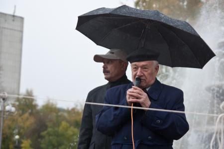 Хулиганы, попытавшиеся сорвать митинг КПРФ в Томске, были обезврежены и доставлены в полицию