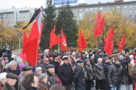 Новосибирцы почтили память защитников Верховного Совета