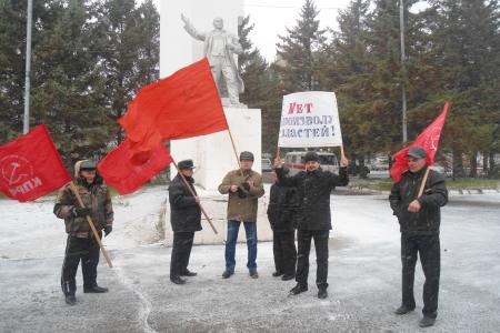 Амурская область. Коммунисты города Свободный провели пикет в память о погибших защитниках Верховного Совета РСФСР