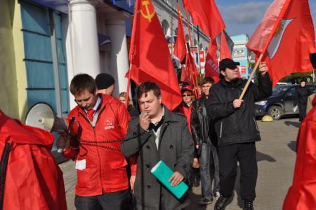 Ленинградские комсомольцы приняли участие в марше «Антикапитализм» в Великом Новгороде