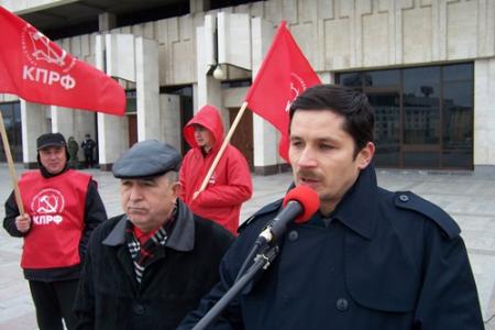  Татарстан, Казань: «Вечная память павшим героям!», «Правительство Медведева – в отставку!», «Система ЖКХ – минное поле, куда нас всех загнали!»
