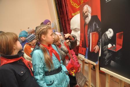 Мы выступаем за комсомолом! В Санкт-Петербург прибыла группа пионеров из Нижнего Новгорода