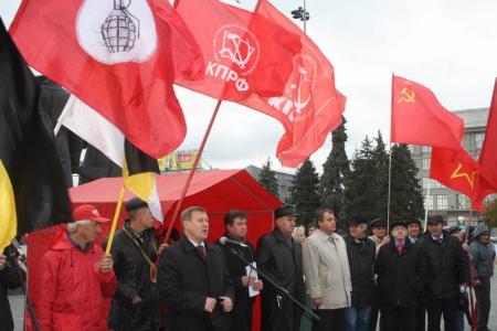 Новосибирцы почтили память защитников Верховного Совета