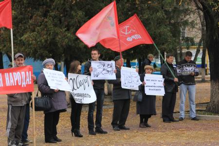 Старый Оскол. Пикет против роста тарифов ЖКХ