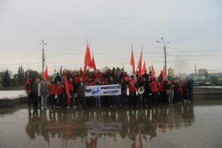 Омск. Комсомольцы провели марш «Антикапитализм-2013»