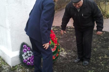 Тюменская область. В день рождения ВЛКСМ коммунисты и комсомольцы провели митинг возле памятника В.И. Ленину