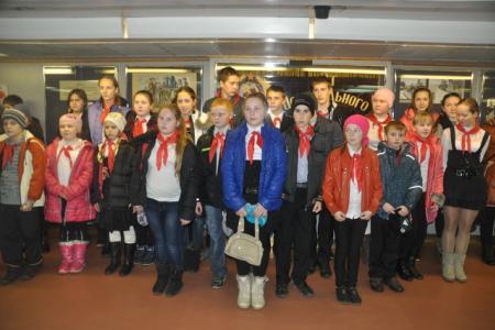 Мы выступаем за комсомолом! В Санкт-Петербург прибыла группа пионеров из Нижнего Новгорода