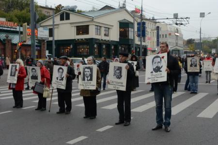 "Эхо Москвы". Г.А.Зюганов на митинге памяти павших 20 лет назад защитников Дома Советов: "Нам как никогда требуется единство русских"