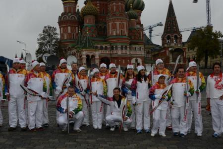 Видео. Г.А.Зюганов и представители КПРФ приняли участие в московском этапе эстафеты Олимпийского огня