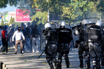 Черногорцы протестуют против гей-парадов, защищая традиционные ценности.  Митрополит Амфилохий Радович:  сексуальные меньшинства - бесплодное дерево, которое «срубают и бросают в огонь»