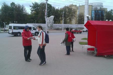 Рязанские коммунисты провели серию разъяснительных пикетов, посвященных 20-й годовщине расстрела Дома Советов