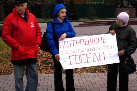 Алтайские коммунисты помогают пострадавшим от мошенников барнаульцам, объявившим голодовку