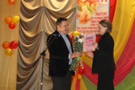 Детский дом в Амурском селе Поярково, пострадавший от наводнения,  получил сертификат на сто тысяч рублей от ЦК КПРФ 