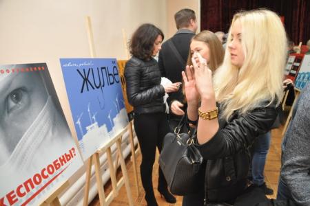 «Красным по белому». Ленинградские коммунисты проводят выставку политического плаката