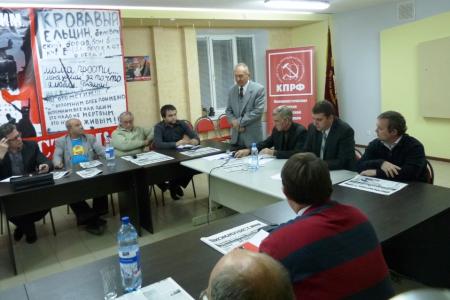 Саратовские коммунисты провели городскую конференцию, посвященную 20-й годовщине расстрела Верховного Совета РСФСР