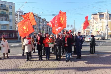 Калужские коммунисты и комсомольцы провели автопробег в честь 95-летия ВЛКСМ