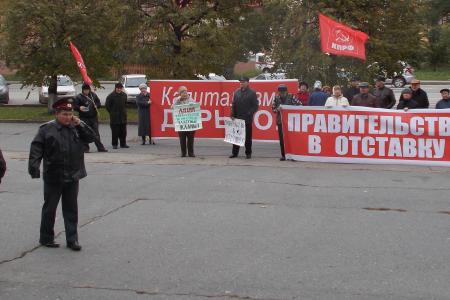 Ульяновские коммунисты провели пикет в память о защитниках советской власти