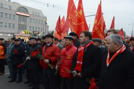 "Эхо Москвы". Г.А.Зюганов на митинге памяти павших 20 лет назад защитников Дома Советов: "Нам как никогда требуется единство русских"