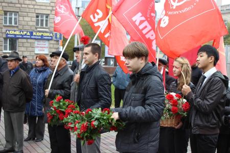 Юбилей комсомола в Волгограде отметили автопробегом и концертом