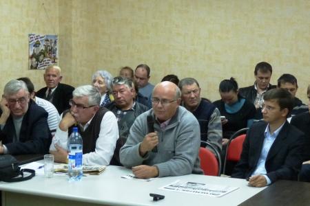 Саратовские коммунисты провели городскую конференцию, посвященную 20-й годовщине расстрела Верховного Совета РСФСР