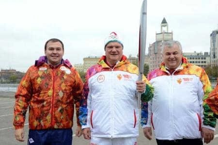 Видео. Г.А.Зюганов и представители КПРФ приняли участие в московском этапе эстафеты Олимпийского огня