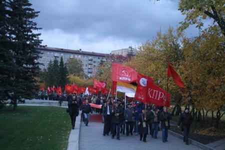 Новосибирцы почтили память защитников Верховного Совета