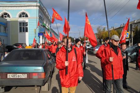 Ленинградские комсомольцы приняли участие в марше «Антикапитализм» в Великом Новгороде