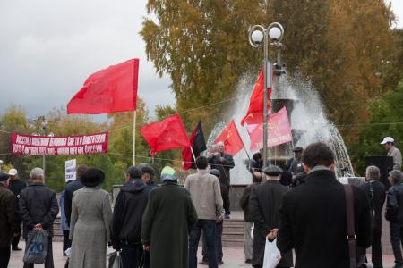 Хулиганы, попытавшиеся сорвать митинг КПРФ в Томске, были обезврежены и доставлены в полицию