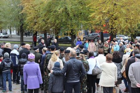 Накануне Дня комсомола сталинградцы провели памятный митинг