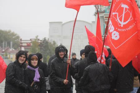 Омск. Комсомольцы провели марш «Антикапитализм-2013»