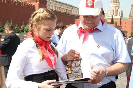 Марьяна Наумова, рекордсменка мира из Спортивного Клуба КПРФ, приняла участие в эстафете Олимпийского огня