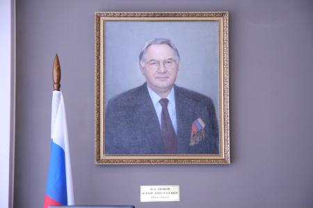 Санкт-Петербург. Н.И. Сапожников и С.М. Сокол открыли именную аудиторию Ю.Д. Маслюкова в Балтийском техническом университете