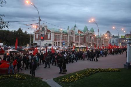 Новосибирцы почтили память защитников Верховного Совета