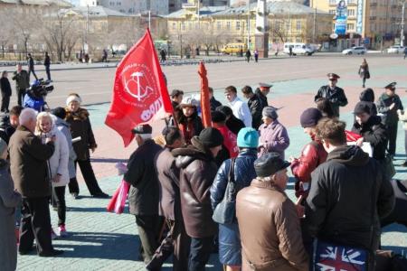 Коммунисты Читы ведут на улице сбор подписей за отставку российского правительства