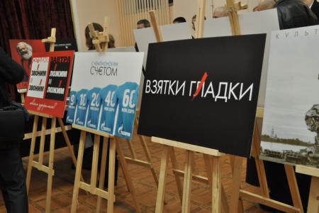 «Красным по белому». Ленинградские коммунисты проводят выставку политического плаката
