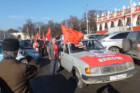Калужские коммунисты и комсомольцы провели автопробег в честь 95-летия ВЛКСМ