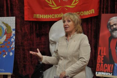 «Красным по белому». Ленинградские коммунисты проводят выставку политического плаката